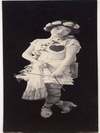 JAPANESE WOMEN PERFORMERS GEISHA VINTAGE PHOTOS UNUSUAL SIZE