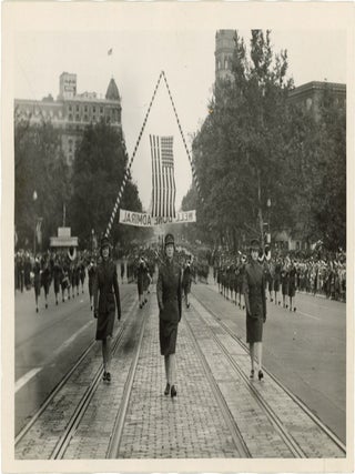 WOMEN in MILITARY UNIFORMS WWI & WWII 1910s-1980s PHOTO ARCHIVE