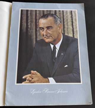 LYNDON B. JOHNSON 1965 OFFICIAL INAUGURATION KIT WITH PARCHMENT BROADSIDE AND ORIGINAL MAILING ENVELOPE