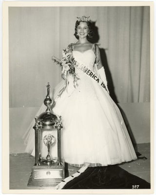 Item #959 MISS AMERICA BEAUTY PAGEANT 1959 - MARY ANN MOBLEY - PHOTO COLLECTION