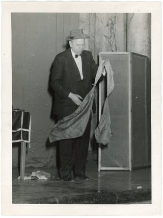 MAGIC ACTS - MAGICIANS - 14 VINTAGE PHOTOS, MANY SIGNED