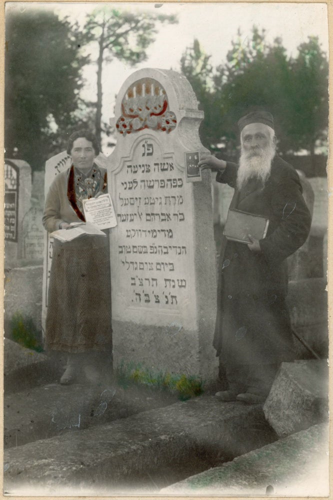 Item #986 JUDAICA - HAND-TINTED PHOTO of COUPLE HOLDING PHOTO at JEWISH CEMETERY